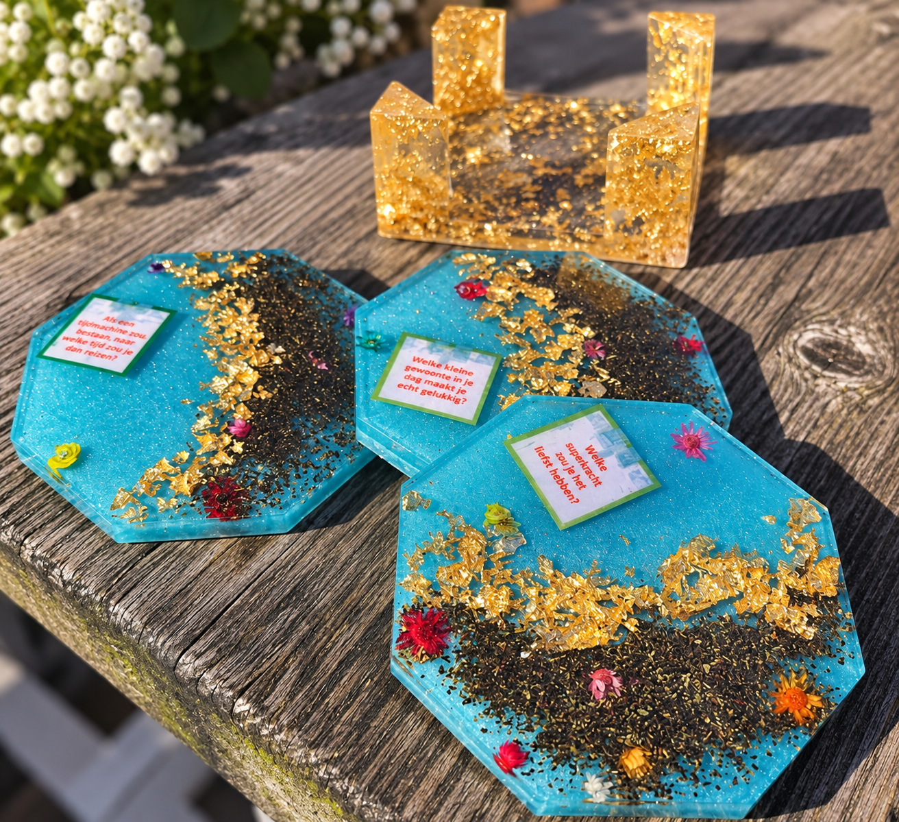 Set van 3 handgemaakte zeegroene onderzetters met thee en goud